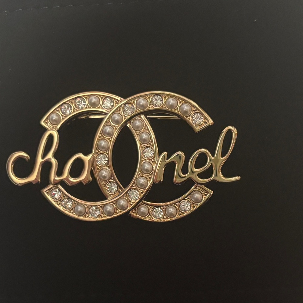 CHANEL Pearls Crystals Golden Brooch Pin